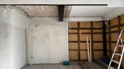 Baustelle mit Paletten